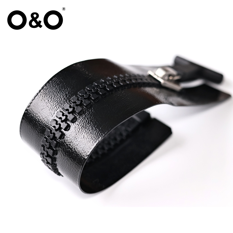 Resin airtight zipper with close/open end